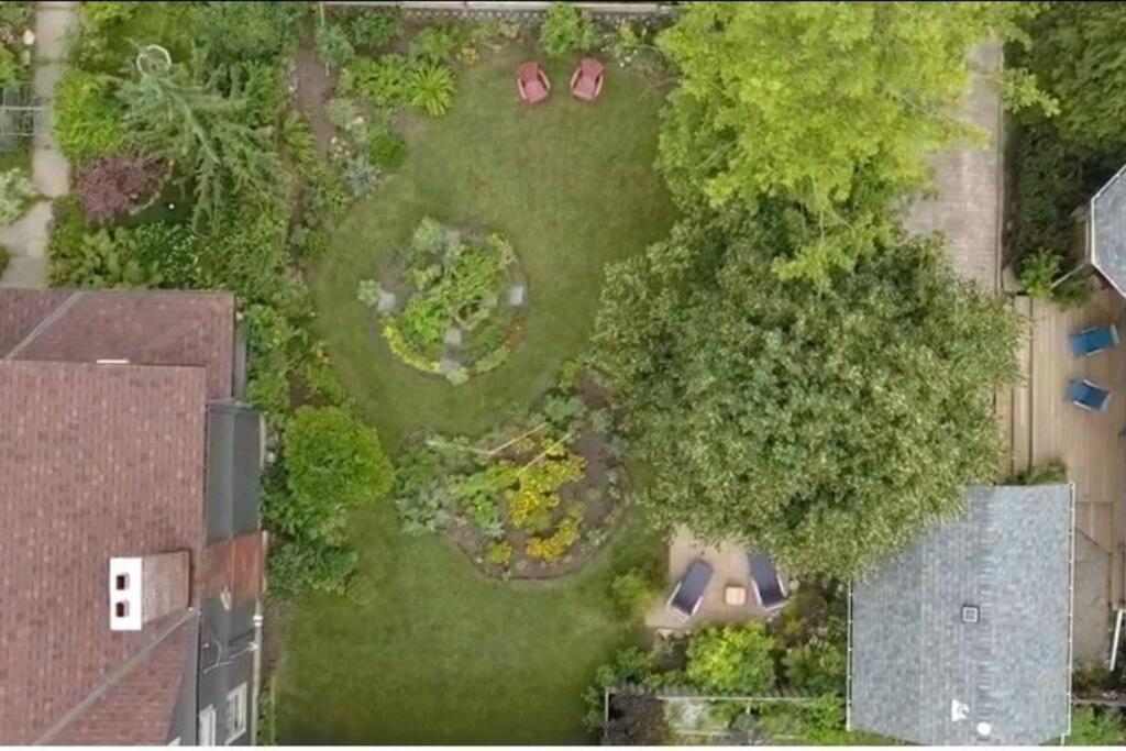 Garden 2 Storey House Niagara Falls Exterior photo