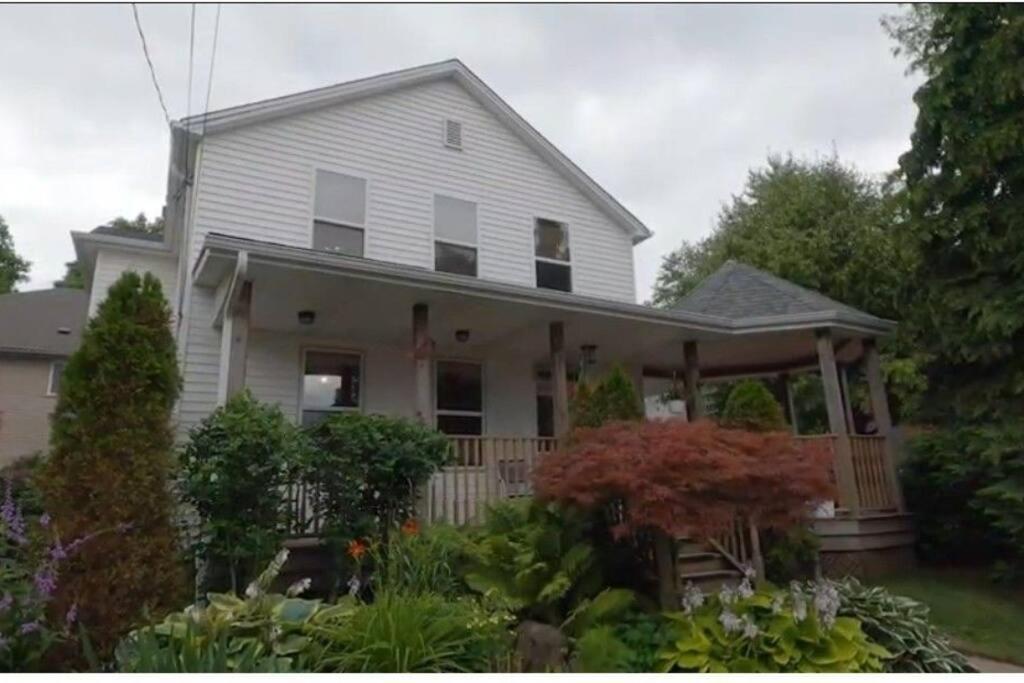 Garden 2 Storey House Niagara Falls Exterior photo