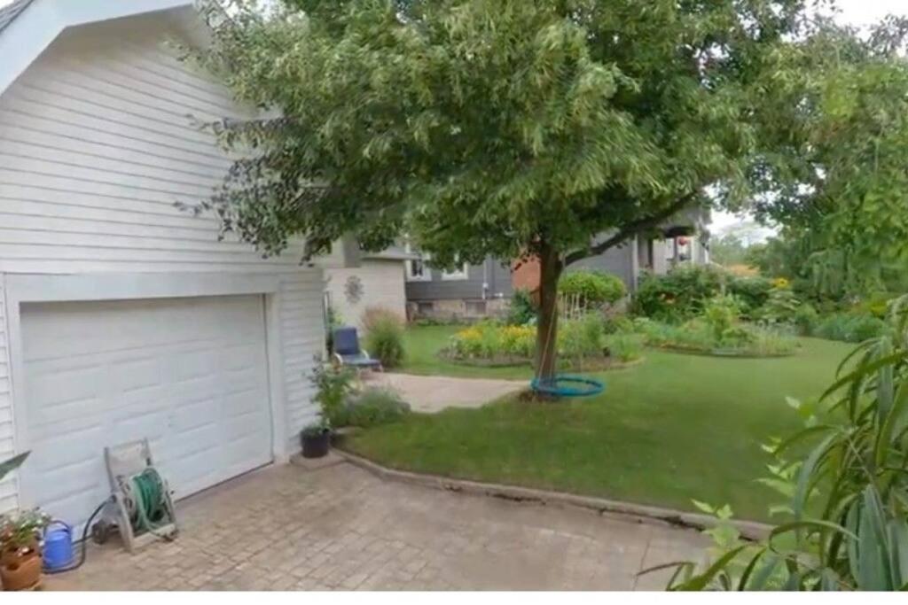 Garden 2 Storey House Niagara Falls Exterior photo