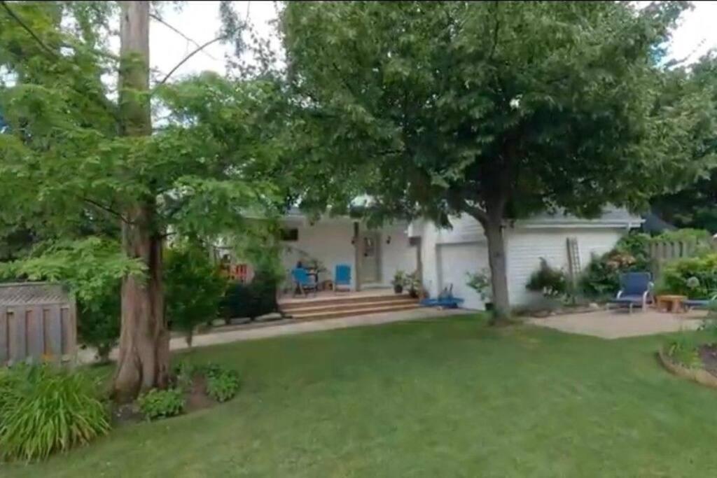 Garden 2 Storey House Niagara Falls Exterior photo